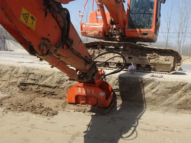 挖掘機振動夯實機 挖掘機振動夯實機