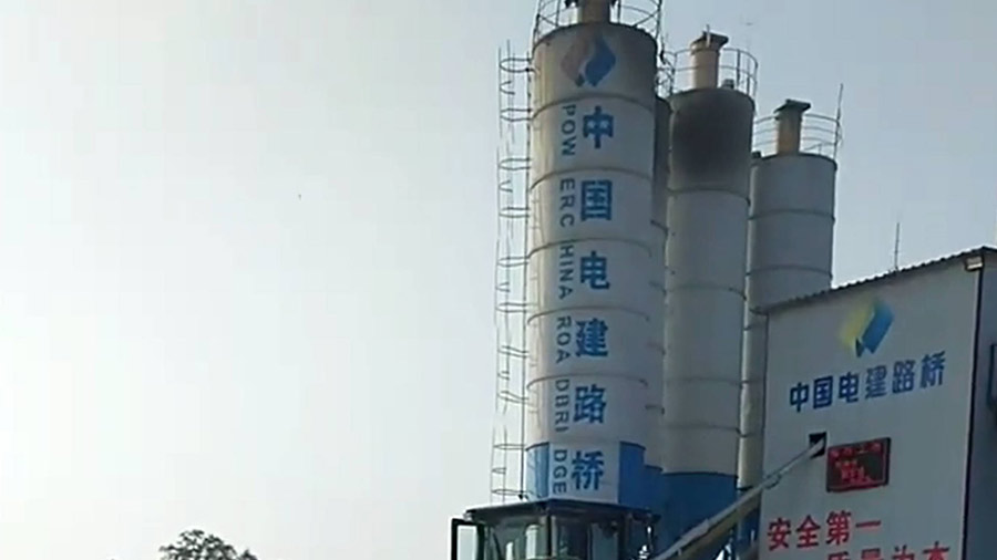 HC高速液壓夯實(shí)機(jī)在中國(guó)電建路橋某廠房地基壓實(shí)項(xiàng)目中使用 HC高速液壓夯實(shí)機(jī)在中國(guó)電建路橋某廠房地基壓實(shí)項(xiàng)目中使用