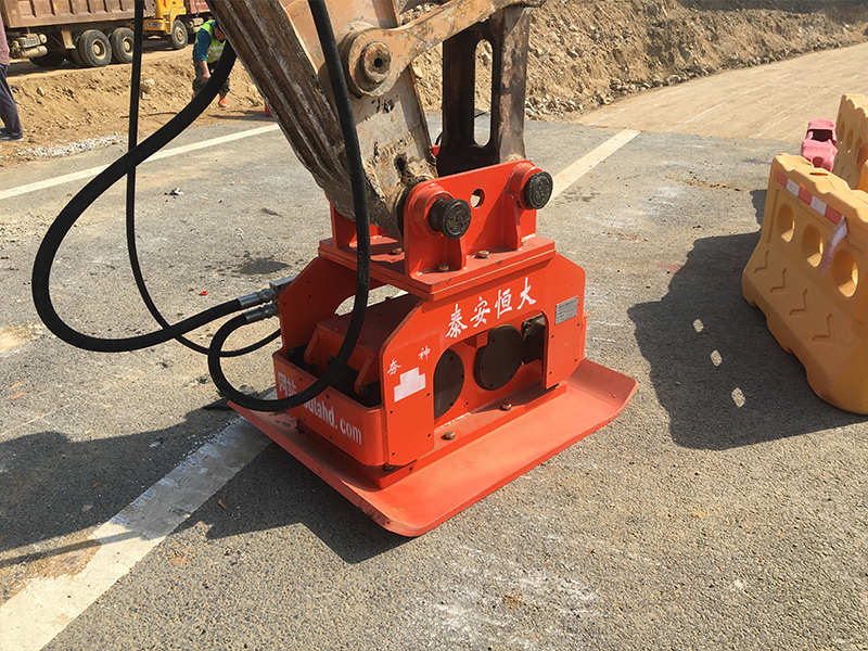 挖掘機(jī)振動(dòng)夯實(shí)機(jī) 挖掘機(jī)振動(dòng)夯實(shí)機(jī)